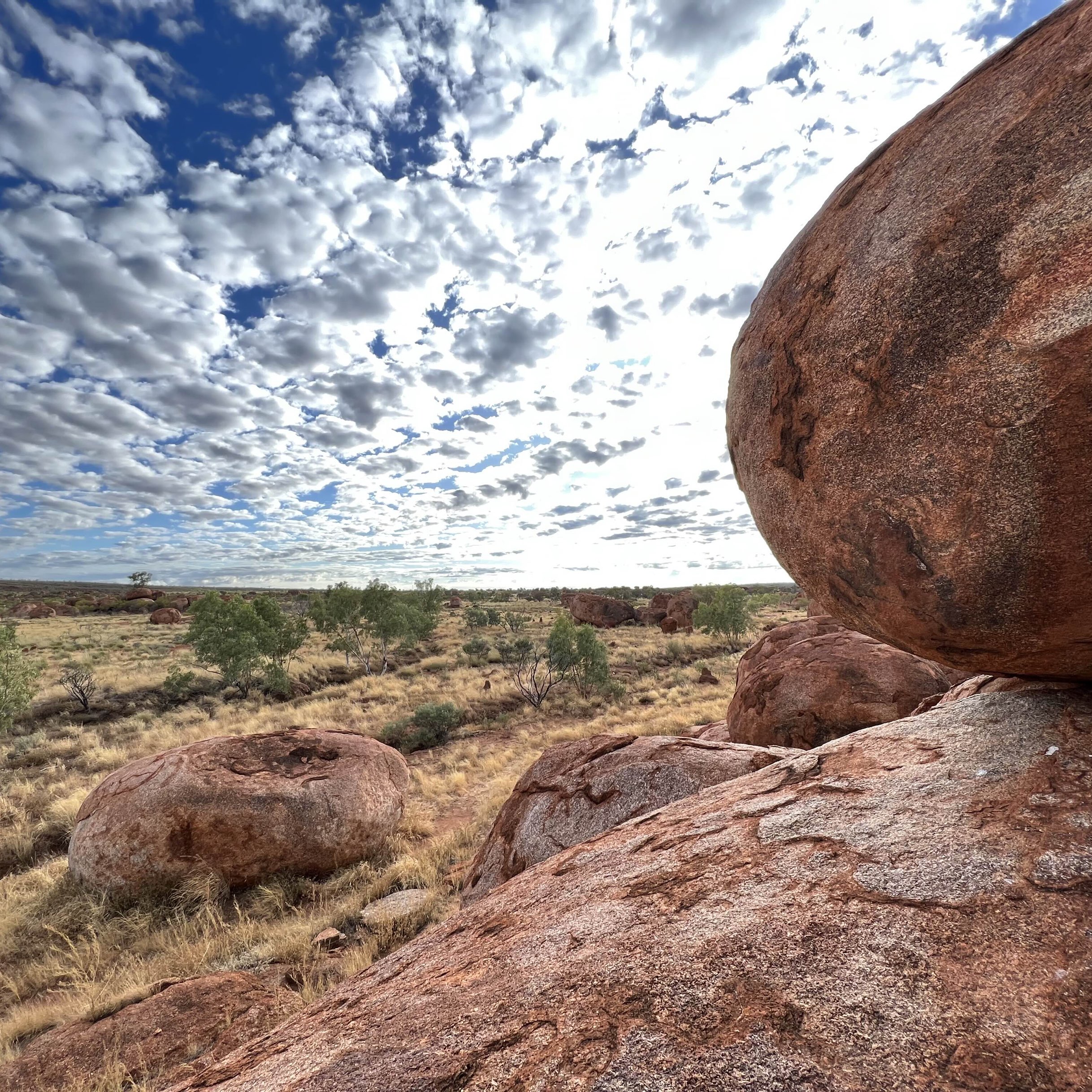 澳洲｜北领地｜Warumungu 传说…来自外太空的神秘陨石 ！落在此处（魔鬼大理石）