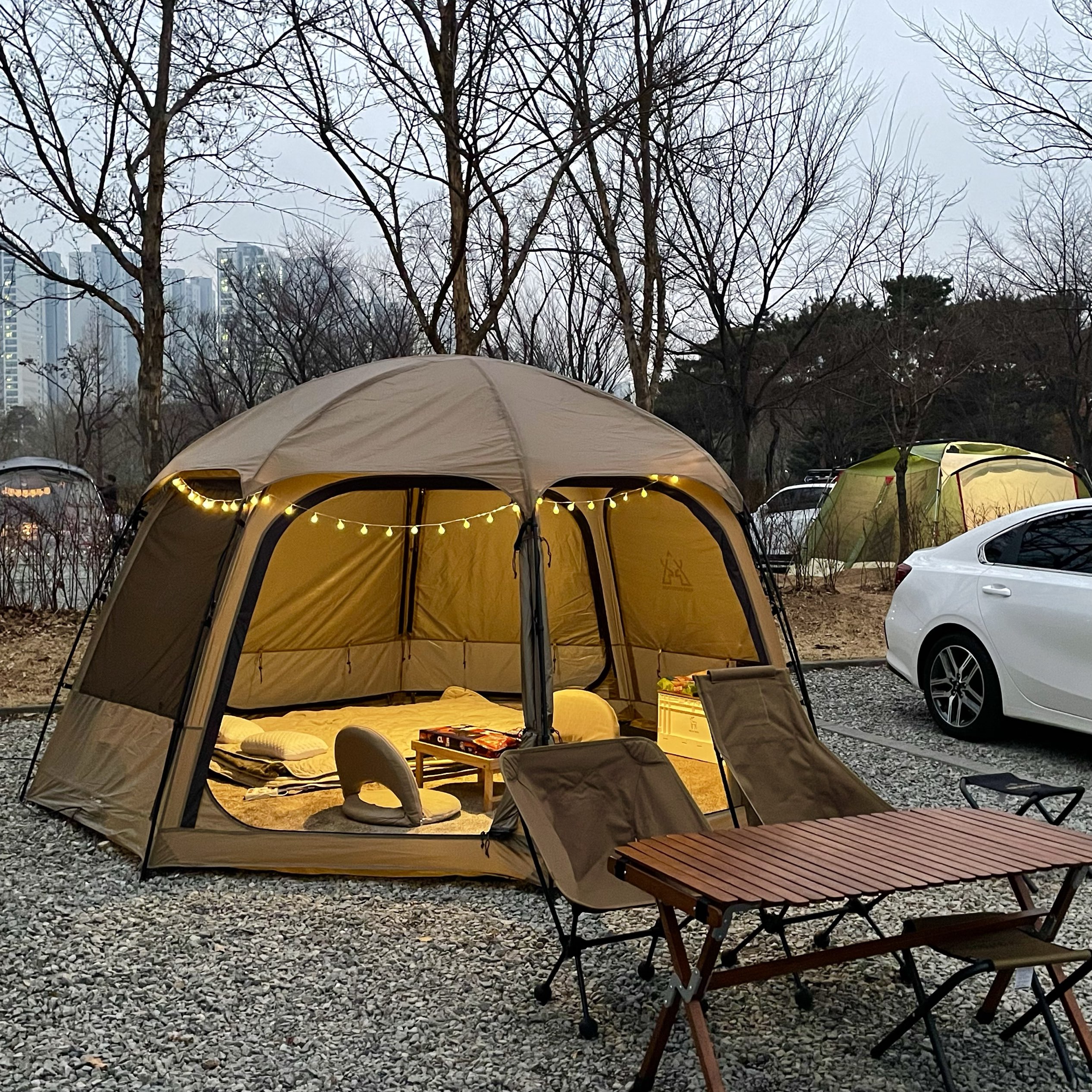 华朗游乐园自动野营场:“卡兹米比巴多姆”第一帐篷开始!