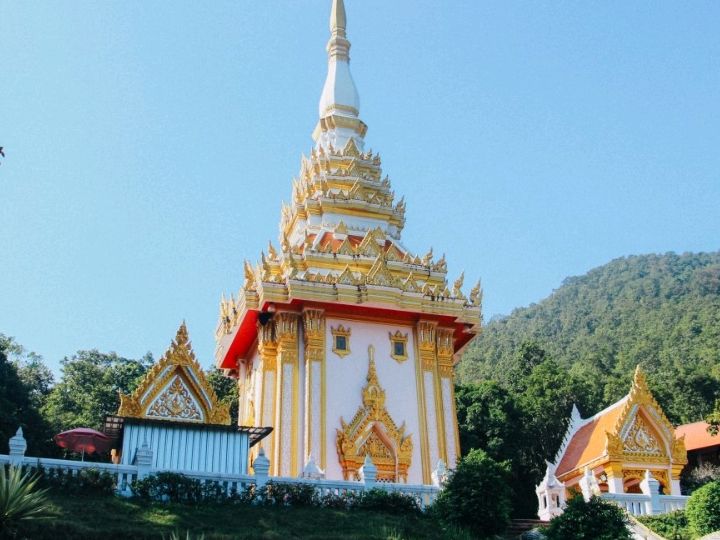 Wat Phra Phutthabat Phu Kwai Ngein, Chiang Khan