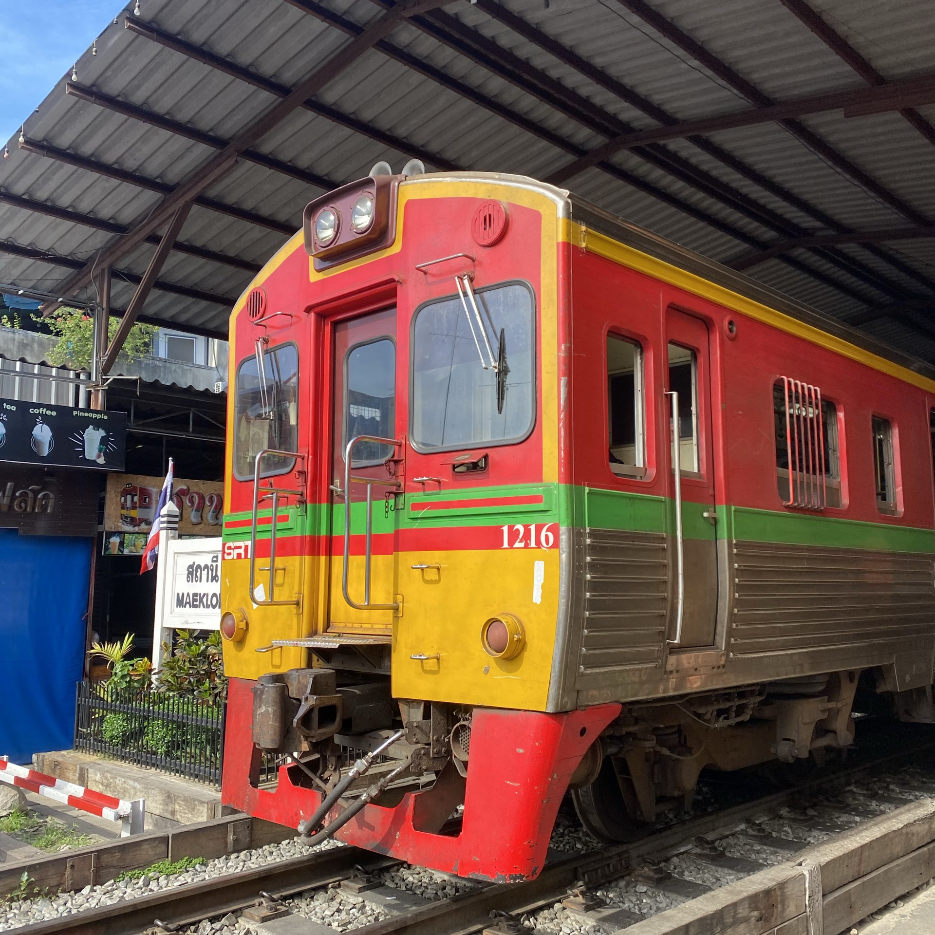 泰国神奇的铁路市场🚂