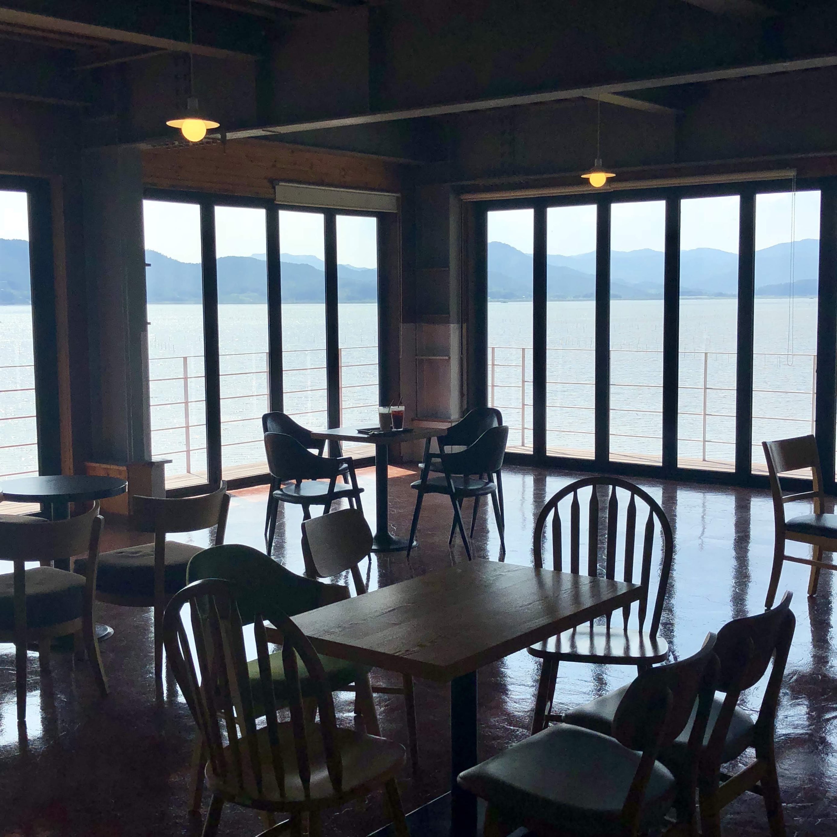 四周完美的海景咖啡馆“ Nol”
