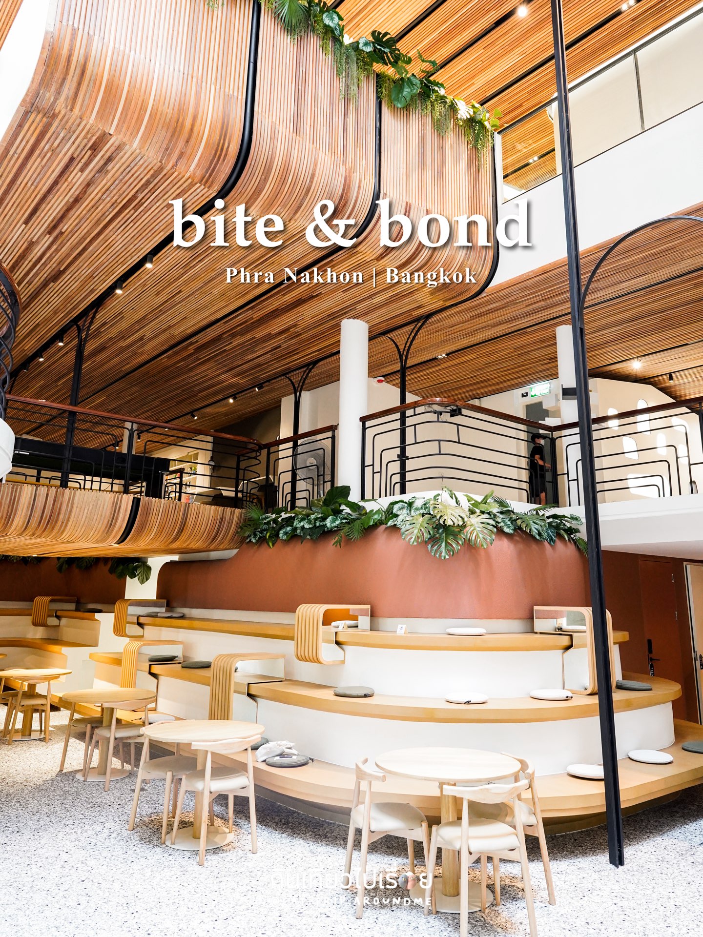 🥯 bite & bond,靠近柱秋千的白色棕色调咖啡厅。