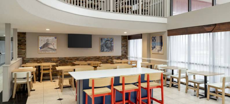 大急流城机场贝蒙特旅馆套房酒店(AmericInn by Wyndham Grand Rapids Airport North)图片