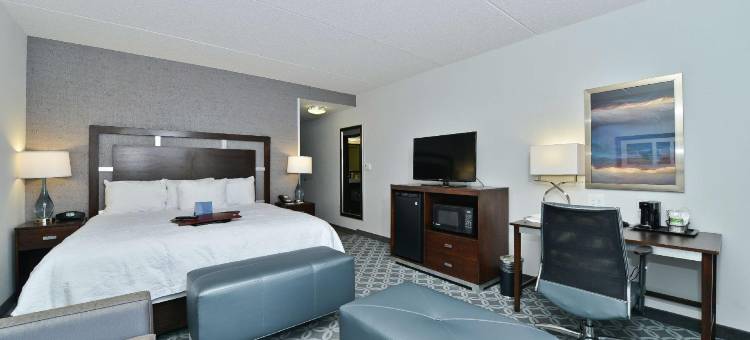 格林斯伯勒/体育馆区希尔顿欢朋套房酒店(Hampton Inn & Suites Greensboro/Coliseum Area)图片