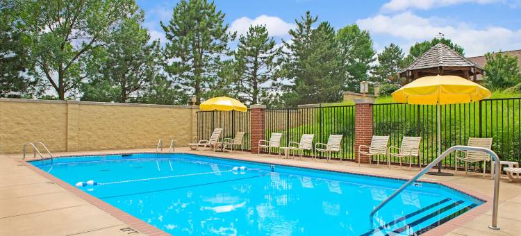 圣路易斯/西港戴斯酒店(Days Inn & Suites by Wyndham St. Louis/Westport Plaza)图片