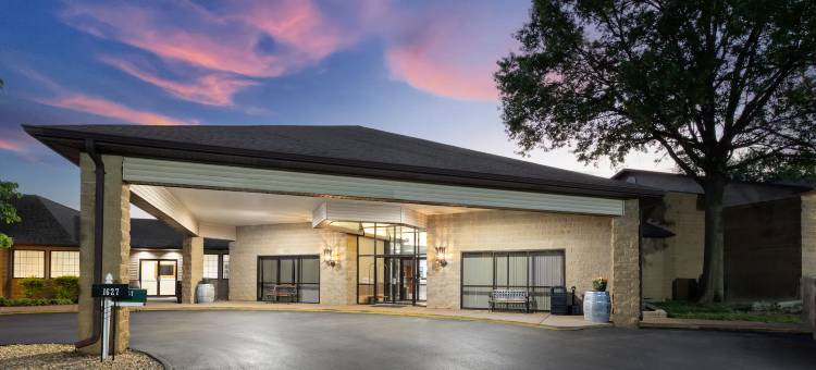 温德姆法明顿贝蒙特酒店(Baymont Inn and Suites by Wyndham Farmington, MO)图片