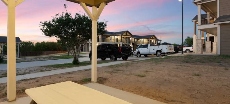 卡里索斯普林斯鹰巢- 温德姆旅屋(Eagle&#x27;s Den Suites Carrizo Springs a Travelodge by Wyndham)图片