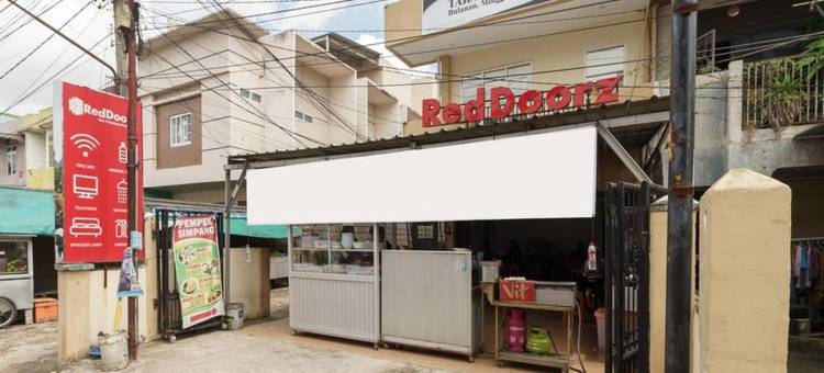 瑞德多兹酒店 - 近巨港贸易中心(RedDoorz at Tara Homestay Palembang)图片