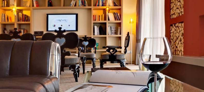 纳普拉艺术E设计酒店(Art & Design Hotel Napura)图片