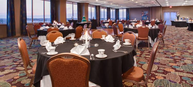 奥弗兰德公园西假日套房酒店(Holiday Inn & Suites Overland Park-West)图片