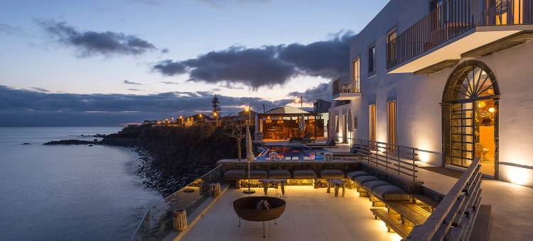 白色专享套房别墅酒店(WHITE Exclusive Suites & Villas)图片