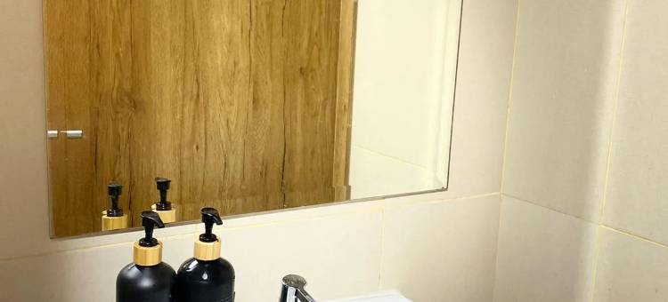 Cozy Studio at Gateway Park LRT City Jatibening Apartment by Travelio图片