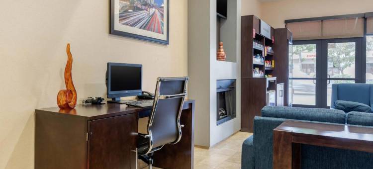 洛杉矶工业城附近舒适套房酒店(Comfort Suites Near City of Industry - Los Angeles)图片