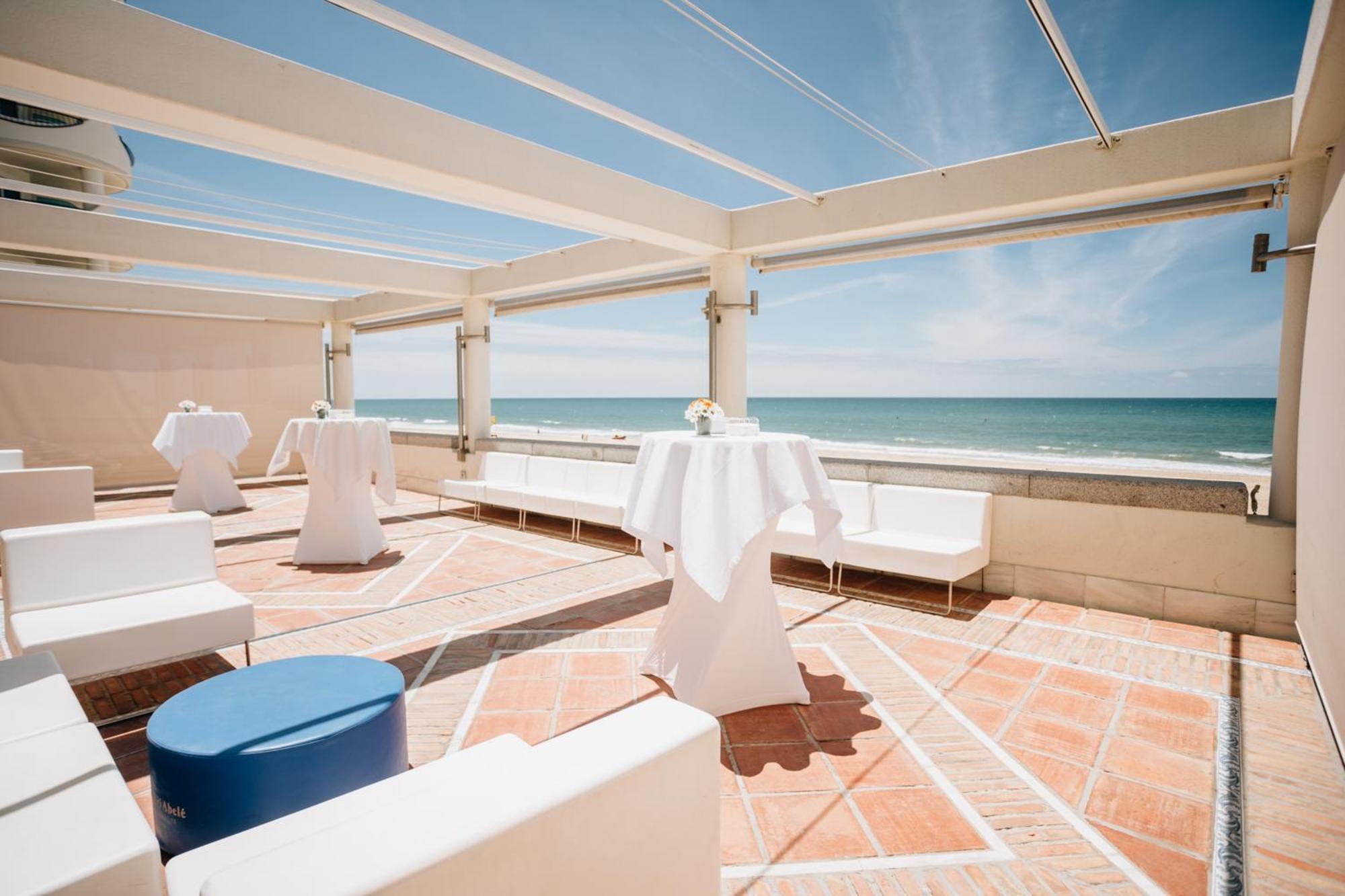 Hotel Playa Victoria Over view