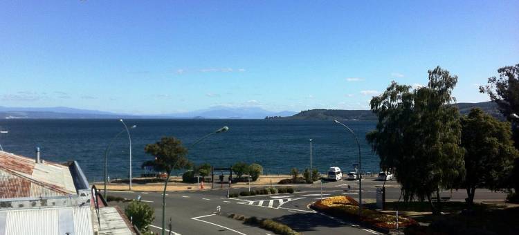 位于湖边的旅舍(Based by the Lake)图片