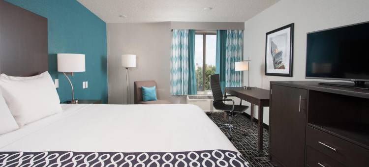 亚特兰大机场北拉昆塔温德姆套房酒店(La Quinta Inn & Suites by Wyndham Atlanta Airport North)图片