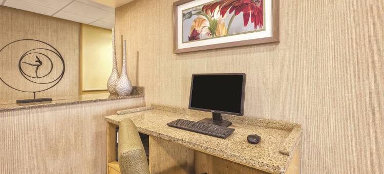 托莱多佩里斯堡拉昆塔温德姆酒店(La Quinta Inn by Wyndham Toledo Perrysburg)图片