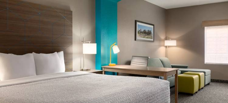 肖尼拉昆塔温德姆套房酒店(La Quinta Inn & Suites by Wyndham Shawnee)图片