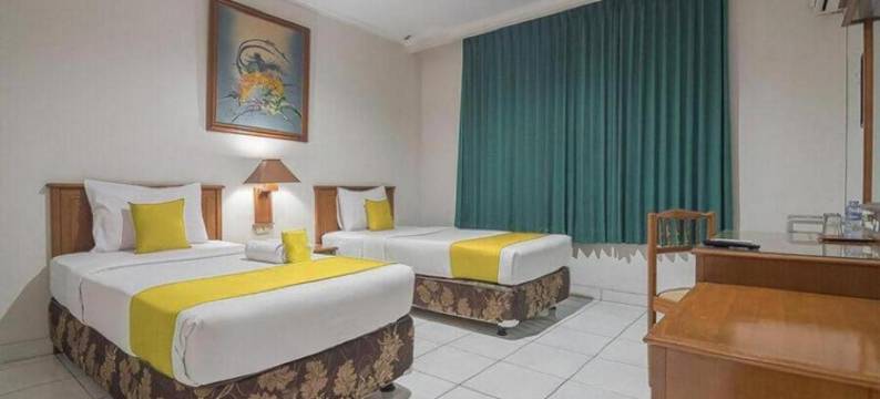 耶赫兹基尔苏拉帕西米特拉红门酒店(Hotel Yehezkiel Surapati Mitra RedDoorz)图片