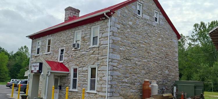 家乡弗吉尼亚斯汤顿11号公路旅馆(Hometown Inn Staunton VA Near Hwy 11)图片