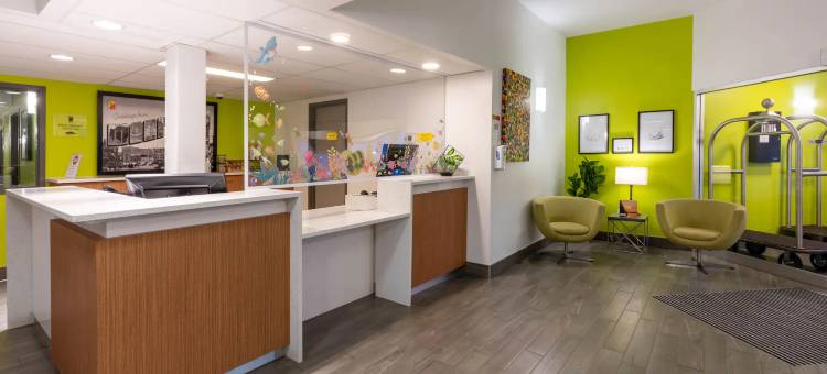 温尼伯西速8酒店(Super 8 by Wyndham Winnipeg West)图片