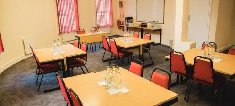 OYO德瑞德莱恩霍特尔(OYO The Red Lion Hotel)图片