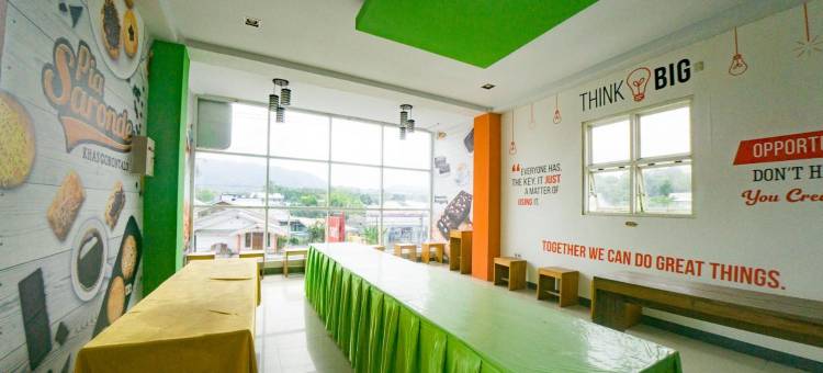 红多兹Plus伊斯兰酒店-哥伦打洛佩塔迪奥(RedDoorz Plus Syariah @ Pentadio Gorontalo)图片