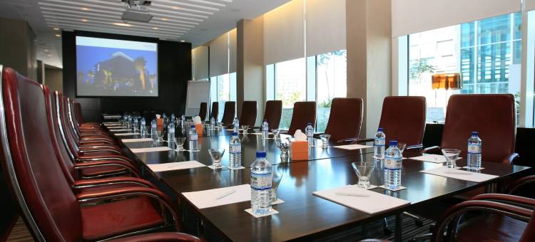 亚斯岛广场洲际环岛酒店(Yas Plaza Circuit by IHG)图片