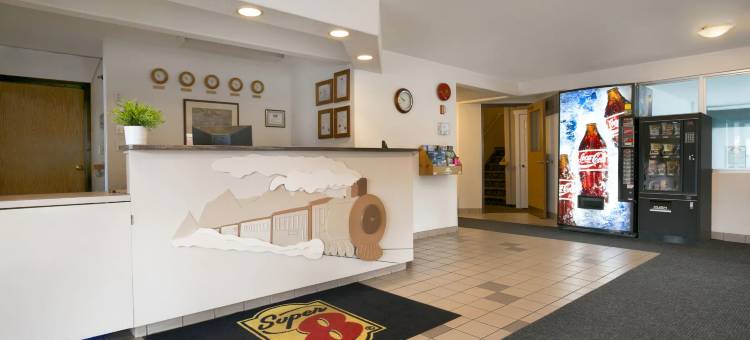 雷夫尔斯托克速8酒店(Super 8 by Wyndham Revelstoke BC)图片