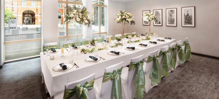 伯明翰布林德里希尔顿花园酒店(Hilton Garden Inn Birmingham Brindleyplace)图片