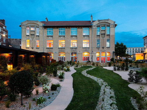 勒阿弗尔莉莉布鲁姆酒店