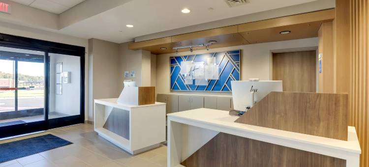 洲际酒店集团旗下霍利斯普林斯罗利地区智选假日酒店(Holiday Inn Express Holly Springs - Raleigh Area)图片