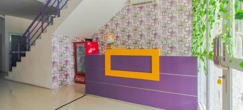 红门Plus酒店-近斯塔逊贝卡斯(RedDoorz Plus Near Stasiun Bekasi)图片