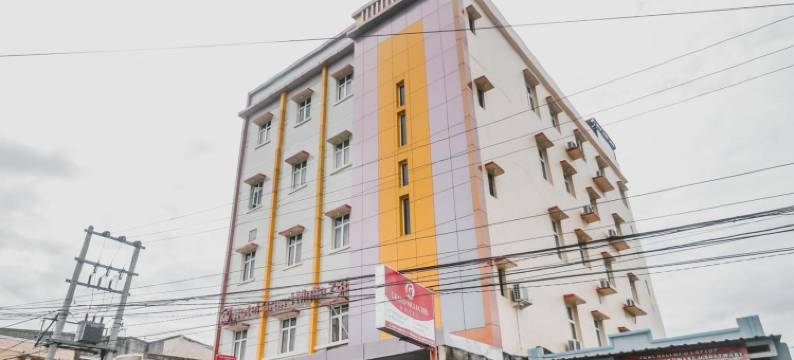 红多兹Plus酒店-近望加锡州立大学(RedDoorz Plus Near Universitas Negeri Makassar)图片