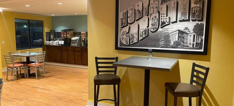 门罗温德姆速8酒店(Super 8 by Wyndham Monroe)图片