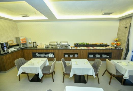 Hotel Lazaro Hotel Overview