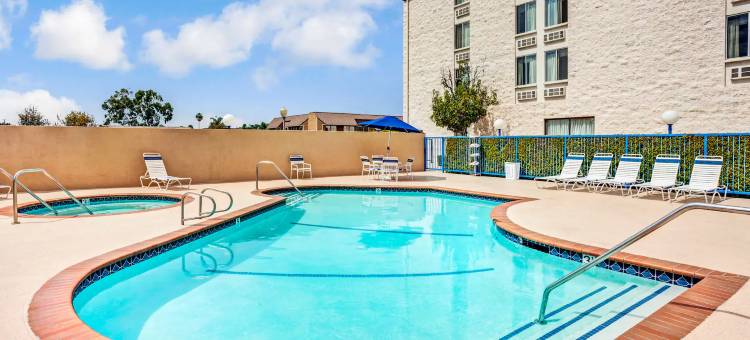 福乐顿市戴斯套房酒店(Days Inn & Suites by Wyndham Fullerton)图片