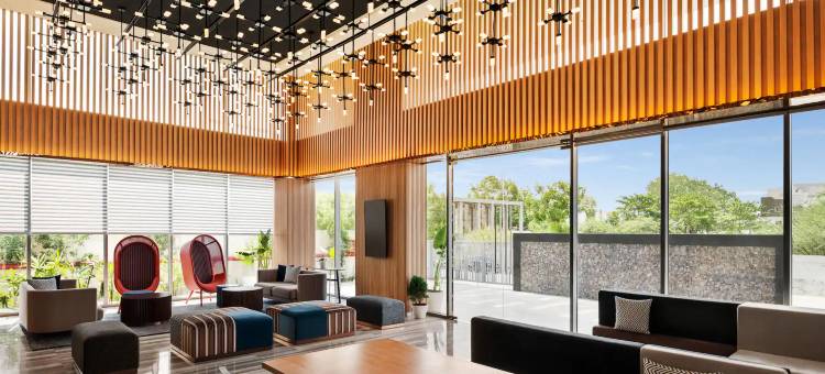 伊多尔-尼帕尼亚温德姆华美达安可酒店(Ramada Encore by Wyndham Indore Nipania)图片