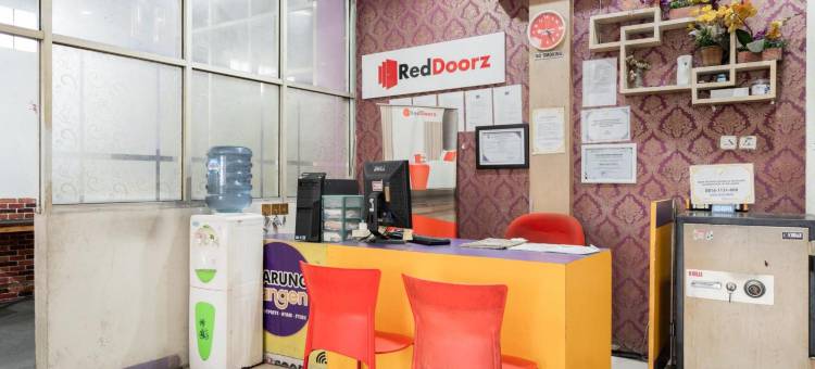 红门Plus酒店-近斯塔逊贝卡斯(RedDoorz Plus Near Stasiun Bekasi)图片