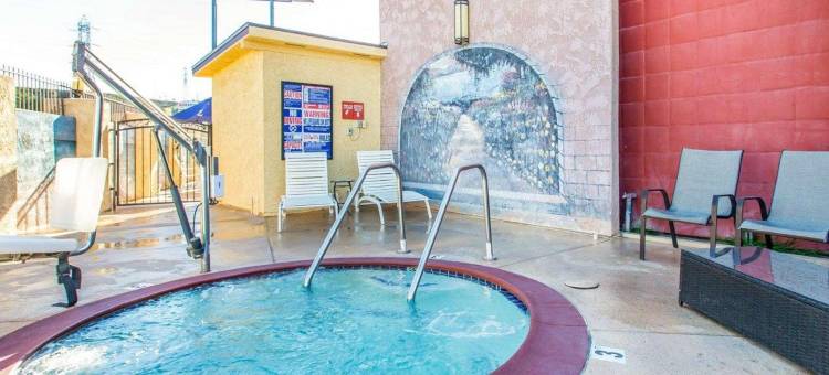 科尔顿河畔罗德威套房酒店(Rodeway Inn & Suites Colton-Riverside)图片