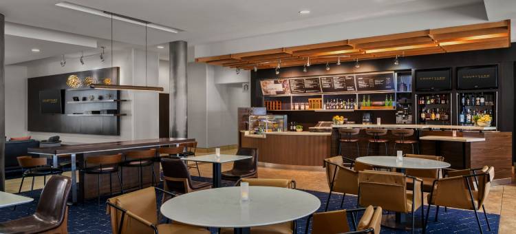 埃文斯维尔东方万怡酒店(Courtyard Evansville East)图片