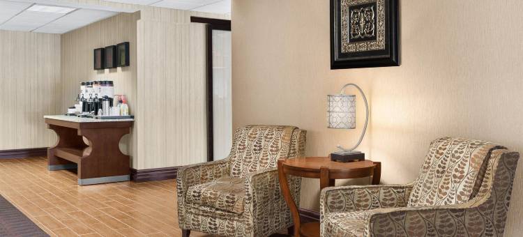 希尔顿欢朋酒店-科默斯(Hampton Inn Commerce)图片