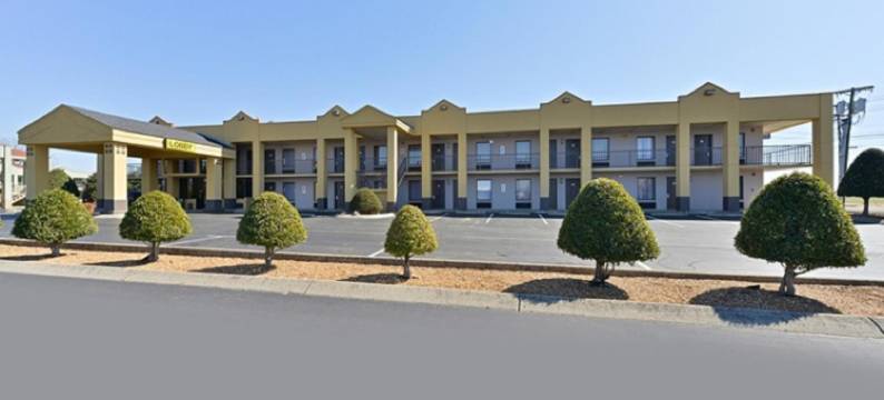 克拉克斯维尔东北速8酒店(Super 8 by Wyndham Clarksville Northeast)图片