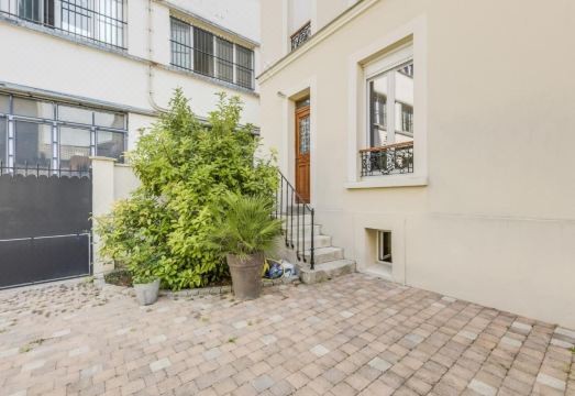 Loft Fraternité Hotel Overview