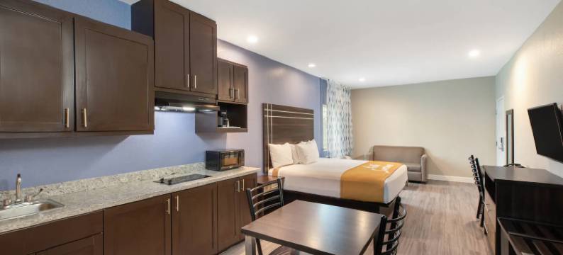 拉波特温德姆戴斯套房酒店(Days Inn & Suites by Wyndham la Porte)图片