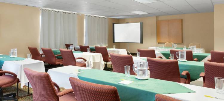 布兰维尔戴斯酒店及会议中心(Days Inn by Wyndham Blainville Conference Centre)图片