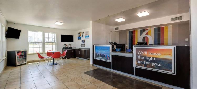 Studio 6 沃斯堡，德克萨斯州 -Stockyards East(Studio 6 Fort Worth, TX -Stockyards East)图片