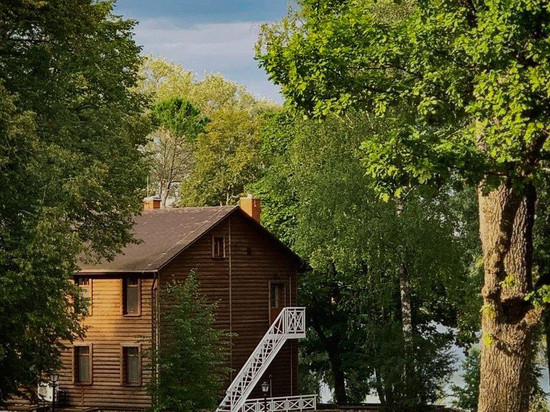 House above the Lake