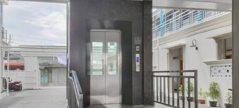 Urbanview酒店MM英德拉马由-由红门酒店管理(Urbanview Hotel MM Indramayu by RedDoorz)图片