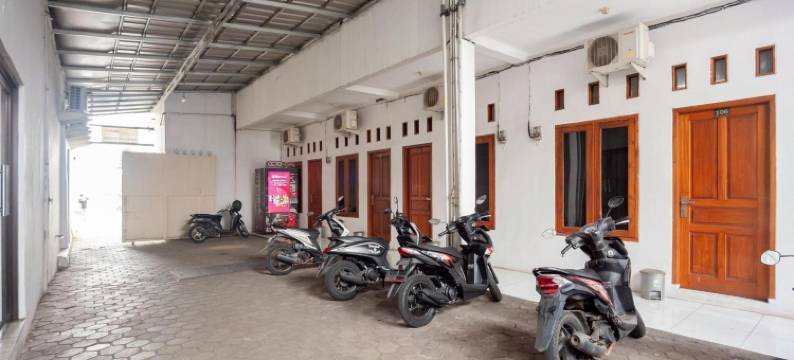 红多兹伊斯兰酒店-近贾蒂桑普纳医院(RedDoorz Syariah Near Jatisampurna Hospital)图片